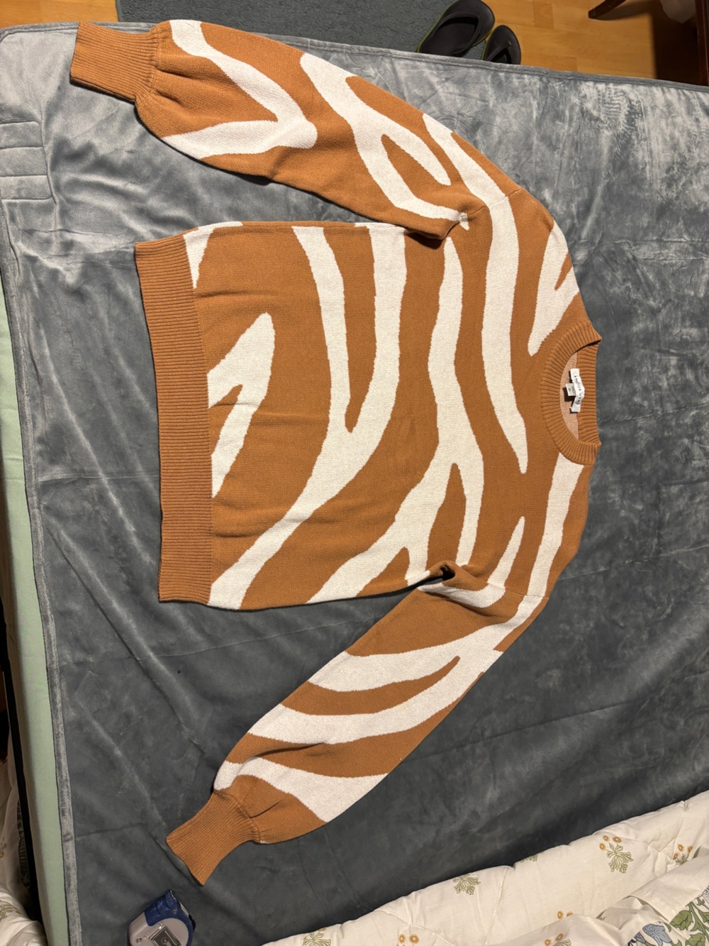 Amour Vert Adelola Crewneck Zebra Print Rust and Cream Sweater XS - Picture 3 of 9